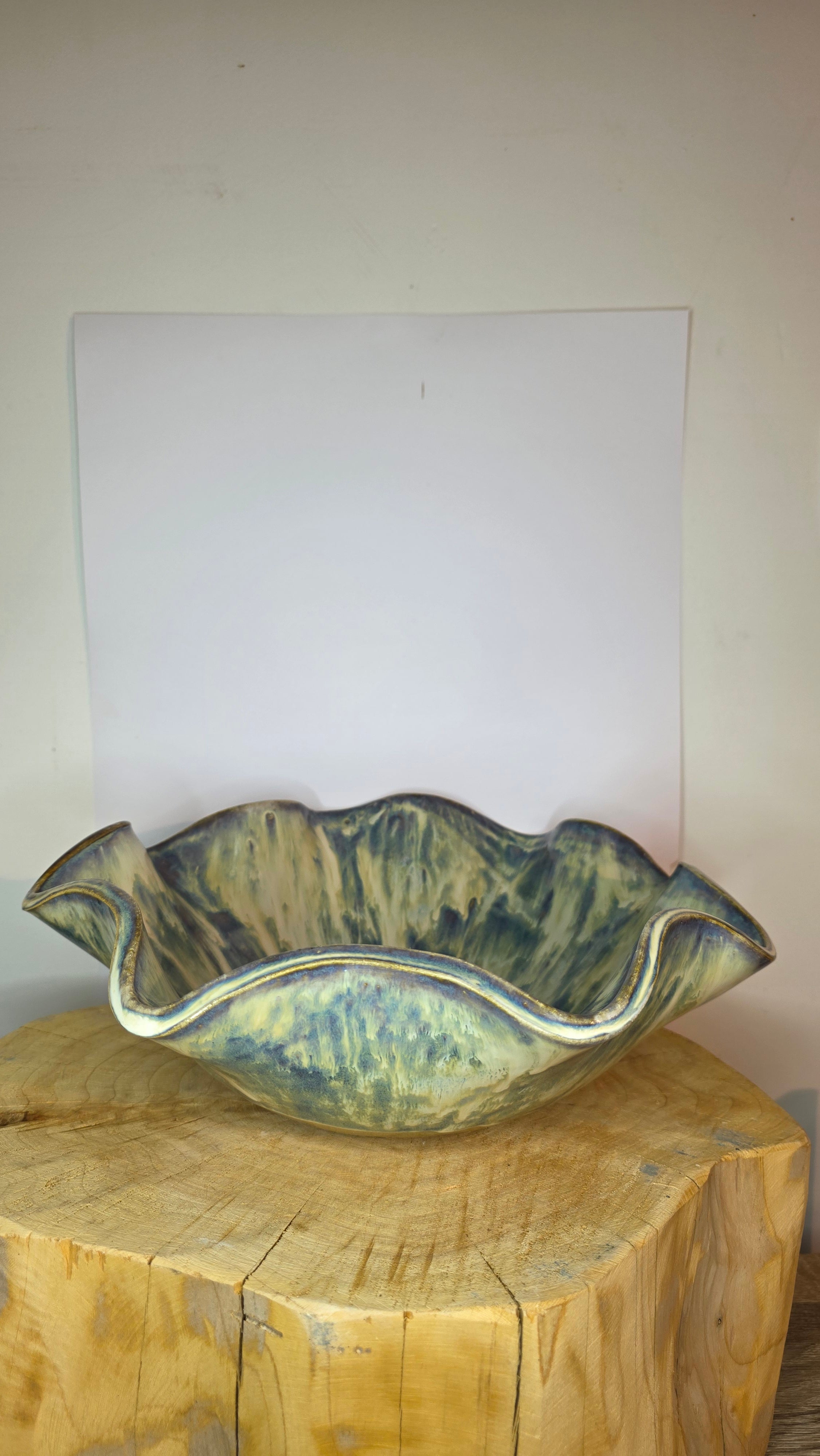 Wavy bowl